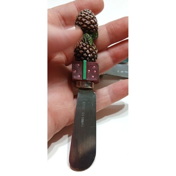 CKAO Santa’s Sack 4 Christmas Themed Cheese Knives Acorns Tree Presents Lantern - Picture 7 of 13